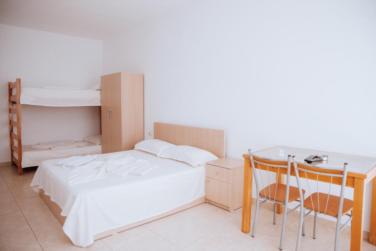 Hotel Perdja Velipoja Kültér fotó