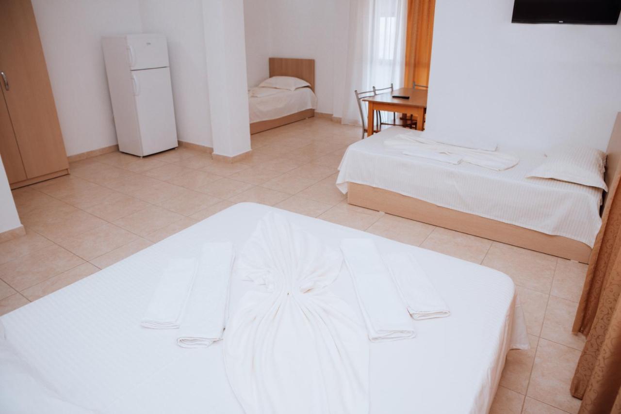 Hotel Perdja Velipoja Kültér fotó
