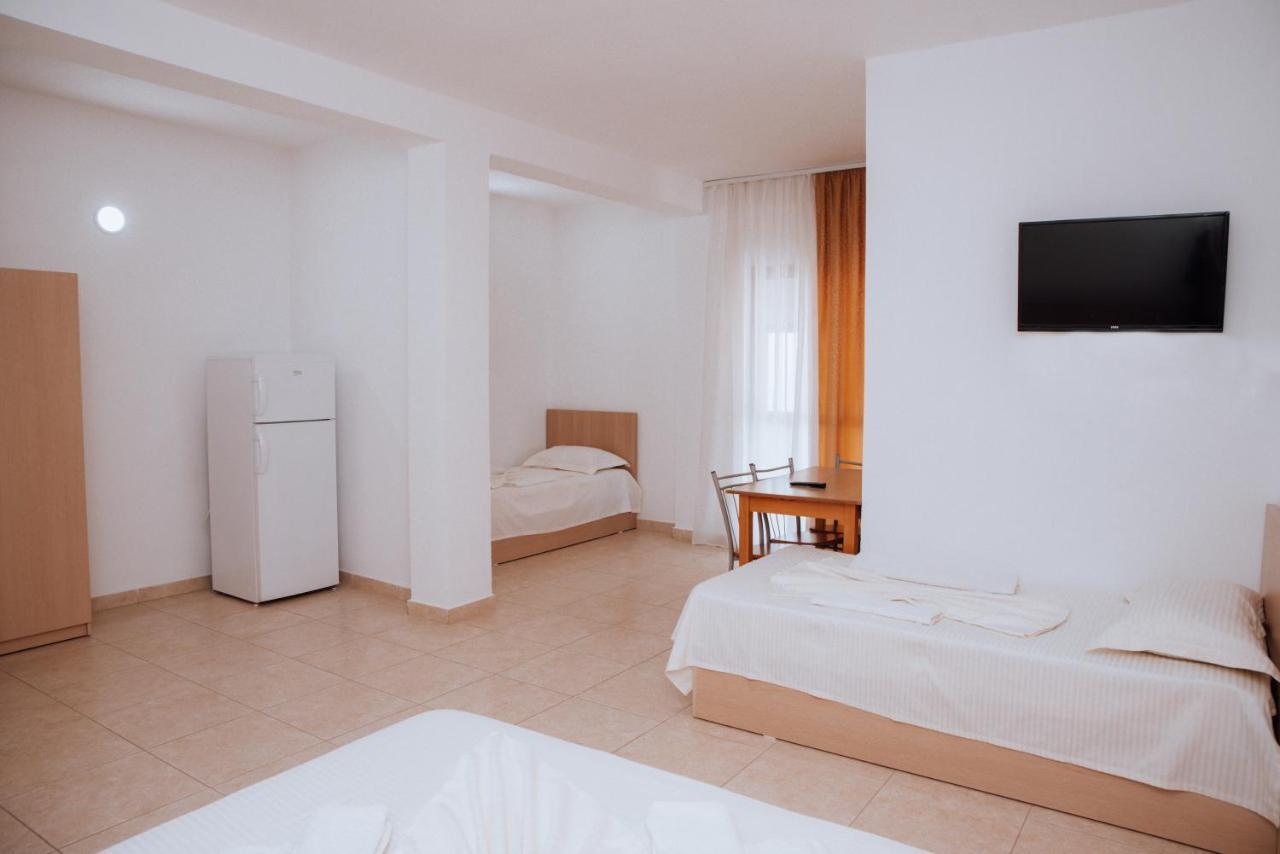 Hotel Perdja Velipoja Kültér fotó